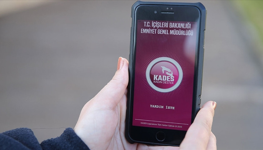 KADESi cep telefonuna indiren kadın sayısı 7 milyon 830 bine ulaştı KADESi cep telefonuna indiren kadın sayısı 7 milyon 830 bine ulaştı