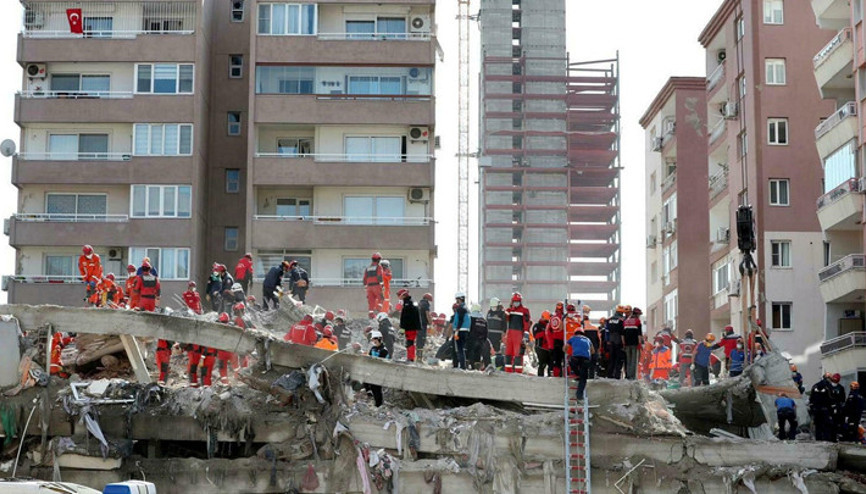 İzmir depreminde yıkılan Rıza Bey Apartmanı davasında sanıklar birbirini suçladı