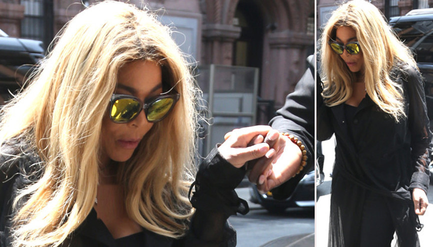 Ünlü sunucu aylar sonra ilk kez konuştu... Elimdeki üç kuruş parayla beni bakıma muhtaç ettiler Ünlü sunucu aylar sonra ilk kez konuştu... Elimdeki üç kuruş parayla beni bakıma muhtaç ettiler