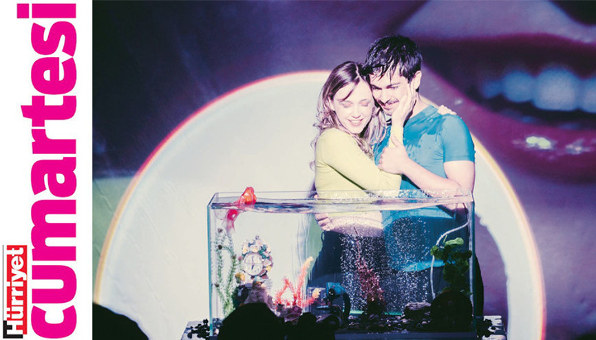 ‘Her şeye rağmen tiyatro yapıyoruz’