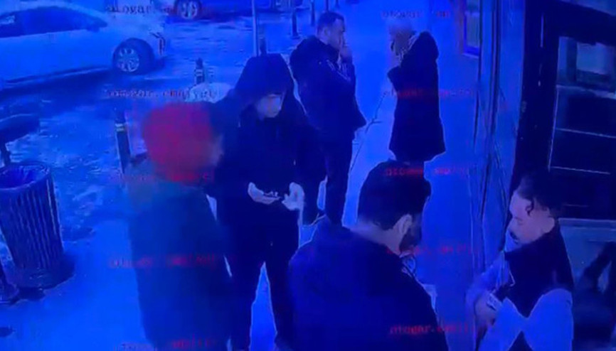 Büyük İstanbul Otogarında bir kişinin üzerinde sahte 98 bin 500 dolar ele geçirildi Büyük İstanbul Otogarında bir kişinin üzerinde sahte 98 bin 500 dolar ele geçirildi