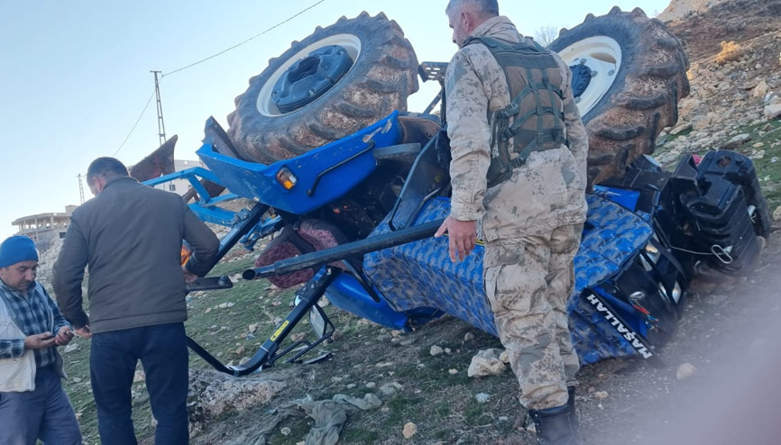 Gercüş’te, şarampole devrilen traktörün sürücüsü yaralandı