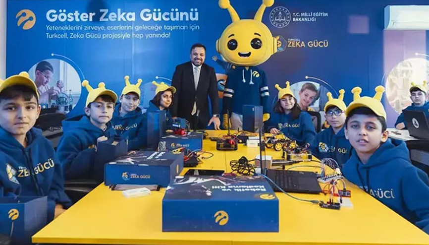 Turkcell Zekâ Gücü Projesi’nin yeni sınıfı Elbistan’da açıldı... BMnin örnek gösterdiği proje