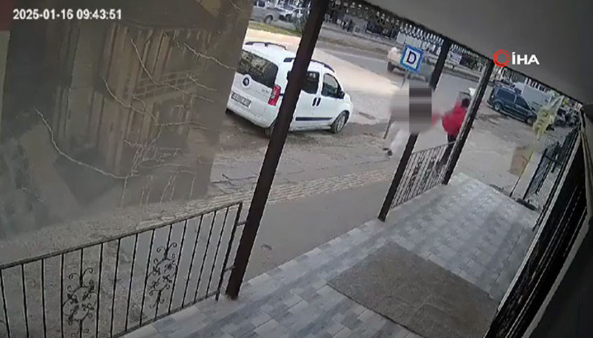 Yürürken saldırıya uğrayan genç kız yaşadığı dehşeti anlattı: Psikolojim altüst oldu Yürürken saldırıya uğrayan genç kız yaşadığı dehşeti anlattı: Psikolojim altüst oldu