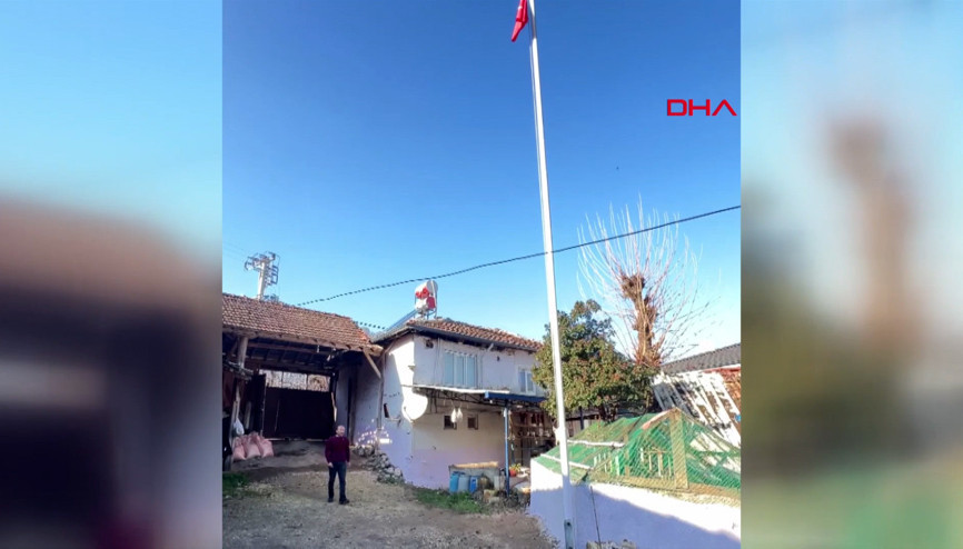 Kurtuluş Savaşı’nda bahçelerine defnedilen 3 şehidin mezarını 103 yıldır koruyorlar