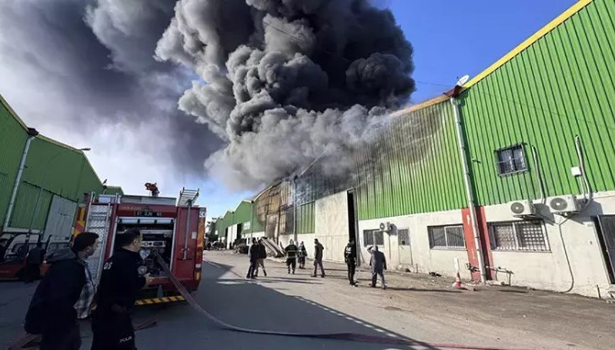 Adana’da plastik geri dönüşüm tesisinde yangın