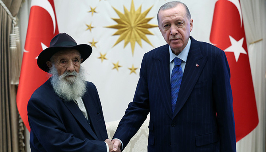 Cumhurbaşkanı Erdoğan, Alevi Dedesi Ahmet Uğurluyu kabul etti