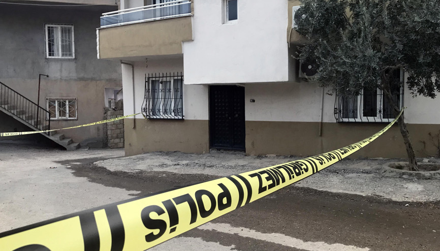 İntiharını önlemeye çalışan annesini kazara vurdu, ardından kendisine ateş etti: 2 yaralı İntiharını önlemeye çalışan annesini kazara vurdu, ardından kendisine ateş etti: 2 yaralı