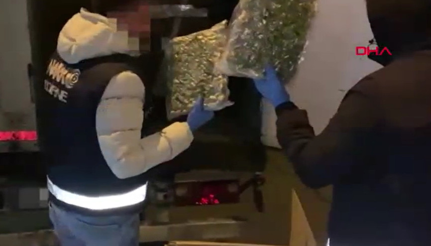 Kapıkule Sınır Kapısından yurda giriş yapan iki TIRda 30 milyon lira değerinde uyuşturucu ele geçirildi