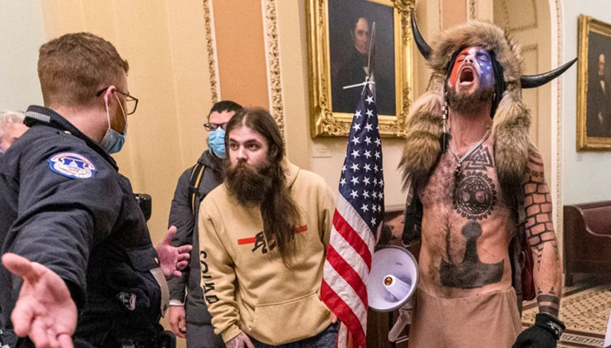 Trumpın 6 Ocak Kongre baskınına karışanlara yönelik toplu af kararnamesi tartışılıyor