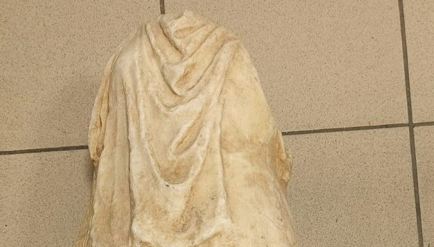 Yunanistandaki çöpten çıktı: 2 bin yıllık antik heykel