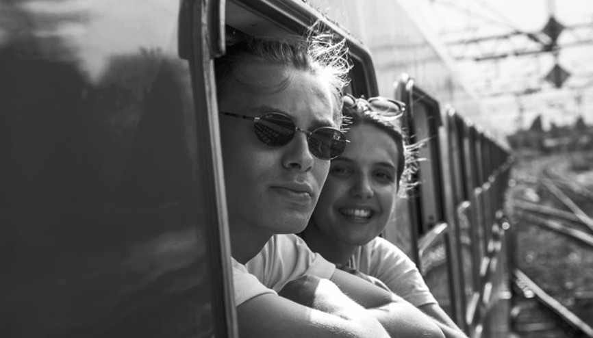 İki yabancı bir trende iki gün boyunca mahsur kaldı, sonra başka bir ülkede karşılaştılar… Şimdi evliliklerinin 30’uncu yılını kutluyorlar İki yabancı bir trende iki gün boyunca mahsur kaldı, sonra başka bir ülkede karşılaştılar… Şimdi evliliklerinin 30’uncu yılını kutluyorlar