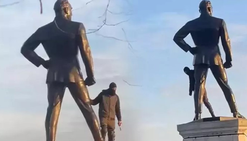 Sarayburnu’nda Atatürk heykeline zarar veren şüpheli gözaltına alındı