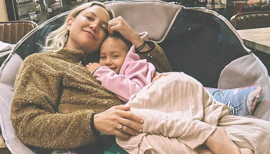 Üç sevgiliden üç çocuk doğurmuştu... Küçük kızı artık arkadaşı gibi