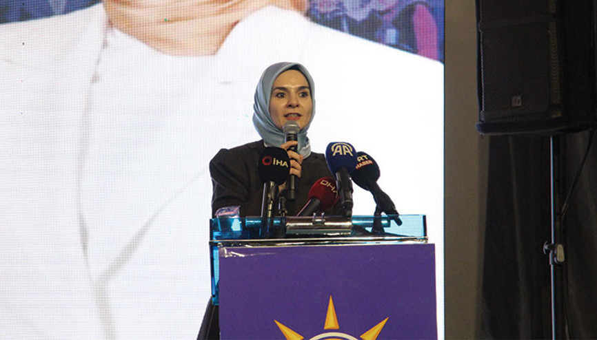 Bakan Göktaş, partisinin Çankırı 7. Olağan İl Kadın Kolları Kongresine katıldı: Önümüzdeki dönemde aileyi korumak için önemli adımlar atacağız Bakan Göktaş, partisinin Çankırı 7. Olağan İl Kadın Kolları Kongresine katıldı: Önümüzdeki dönemde aileyi korumak için önemli adımlar atacağız