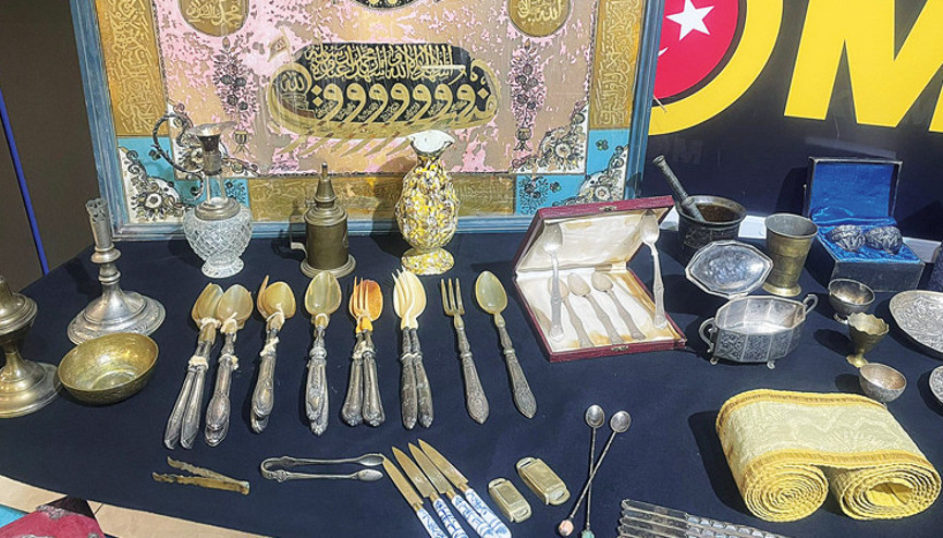 Kaçakçılara operasyon... 243 tarihi eser ele geçirildi, toplam değeri 1.5 milyon TL Kaçakçılara operasyon... 243 tarihi eser ele geçirildi, toplam değeri 1.5 milyon TL