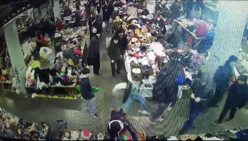 İstanbul- Kadıköyde bit pazarında bıçaklanan İtalyan şefin oğlu ağır yaralandı İstanbul- Kadıköyde bit pazarında bıçaklanan İtalyan şefin oğlu ağır yaralandı