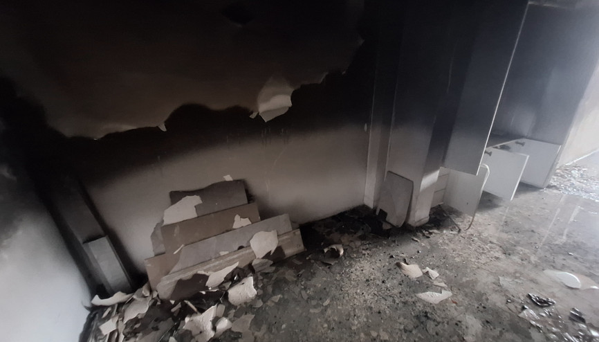 3 katlı binanın bodrum katında çıkan yangında 8 kişi dumandan etkilendi