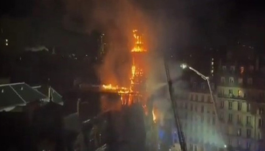 Pariste yangın: 149 yıllık tarihi bina alev aldı