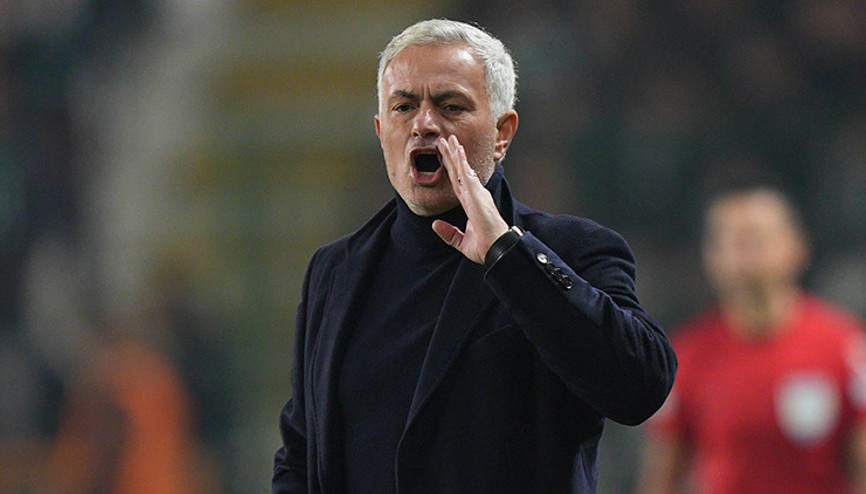 Fenerbahçede iki oyuncunun sözleşmeleri donduruldu Yabancı kontenjanı çözüldü