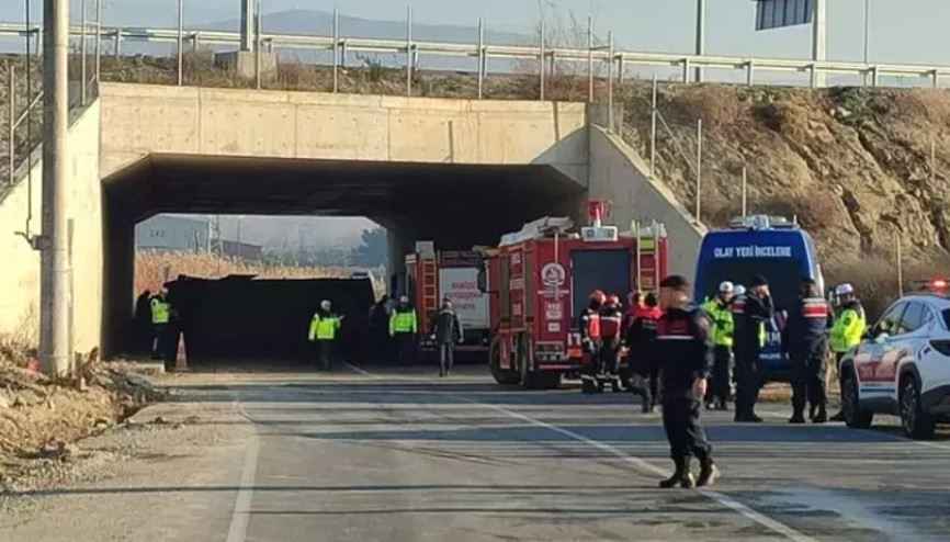 Denizli’de işçileri taşıyan midibüs devrildi: Ölü ve yaralılar var