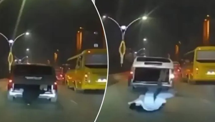 Seyir halindeki aracın bagajından düştü Trafikte korku dolu anlar kamerada