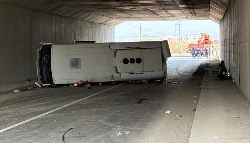 Denizlide feci kaza İşçileri taşıyan midibüs devrildi: 4 can kaybı, 19 yaralı