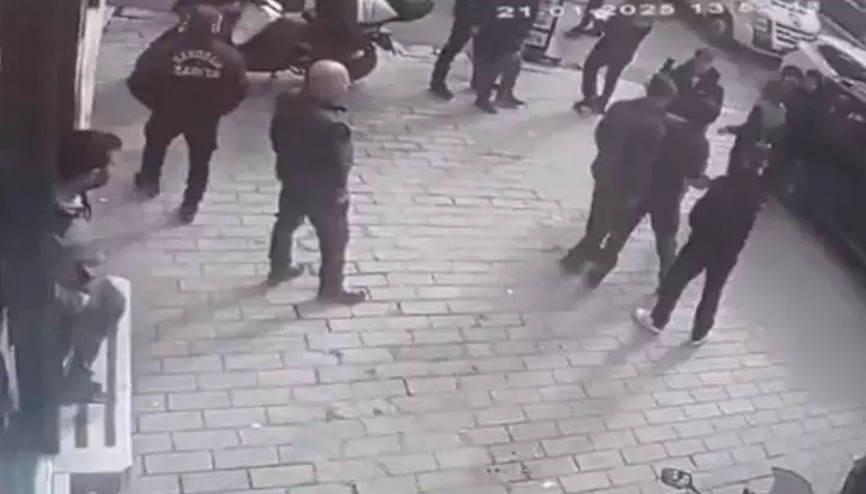 Karaköyde iş yeri çalışanlarıyla valeler arasında silahlı kavga