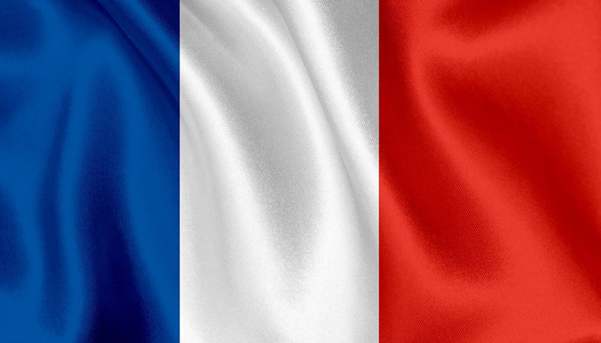 Kaya parçaları yolu kapattı Trafikte mahsur kaldılar