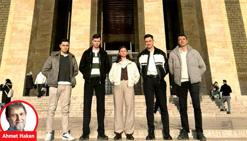 Teğmenlerin Anıtkabir pozu üzerine