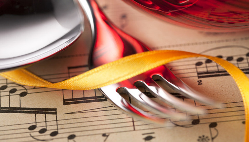 Araştırma sonuçları şaşırttı | Yemek yerken dinlediğiniz müzik türü iştahınızı etkiliyor Klasik müzik dinlemek zayıflatıyor