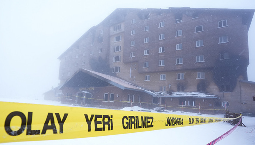 Bolu Kartalkayada otel yangını soruşturmasında İl Özel İdaresi Genel Sekreteri ve yardımcısı gözaltına alındı