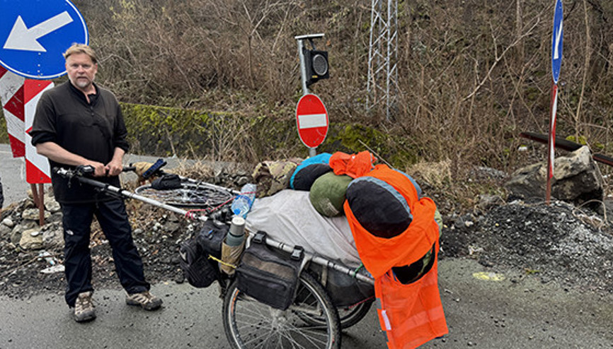 Yürüyerek dünyayı gezen İngiliz Türkiye’ye giriş yaptı