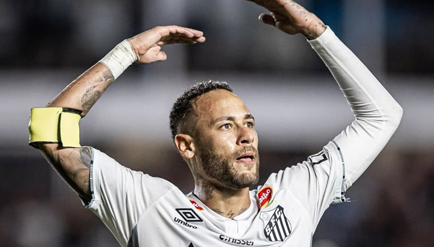 Neymar, Santos formasıyla sahalara geri döndü