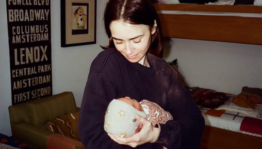 Kızına kavuştu ama annelik sevinci yarım kaldı: Sen o bebeği neden kendin doğurmadın