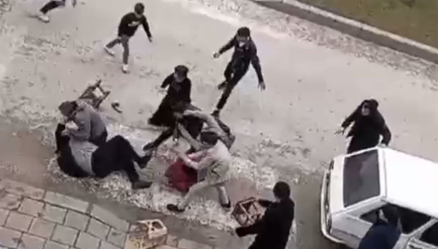 Tokatta duruşma sonrası tabure ve sopalarla birbirine girdiler: 9 gözaltı