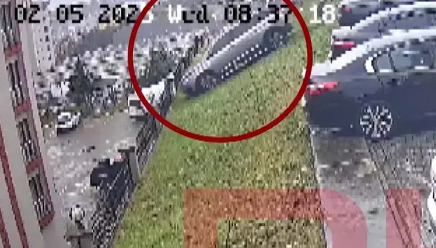 Fren ile gazı karıştırınca otomobille site bahçesinden aşağı uçtu