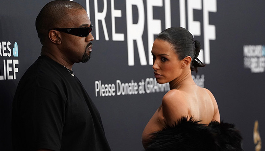 Tepkilerin odağındaki ünlü şarkıcı ilk kez konuştu: Karım üzerinde hakimiyetim var, ben ne istersem onu giyer Tepkilerin odağındaki ünlü şarkıcı ilk kez konuştu: Karım üzerinde hakimiyetim var, ben ne istersem onu giyer