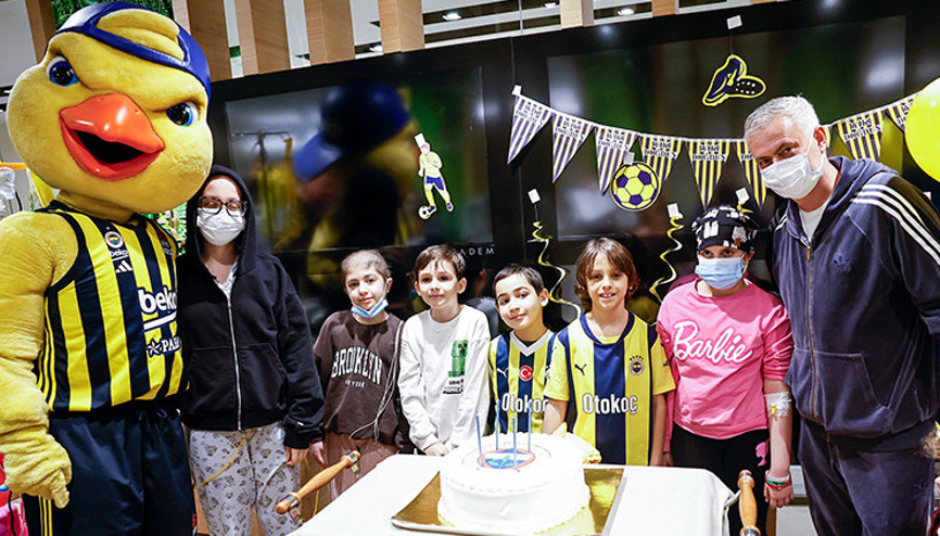 Mourinhodan çocuklara anlamlı ziyaret