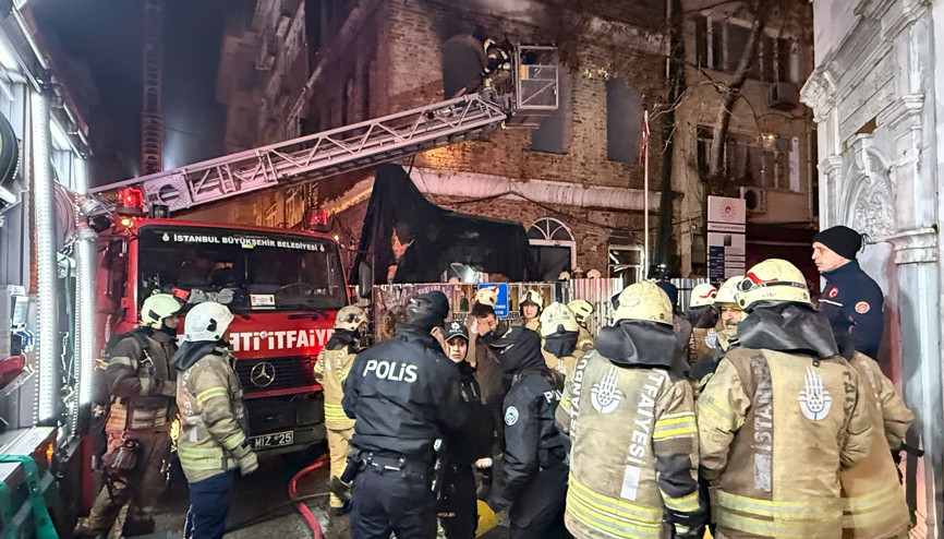 Kadıköyde restorasyon çalışması yapılan tarihi karakolda yangın: 1 ölü Kadıköyde restorasyon çalışması yapılan tarihi karakolda yangın: 1 ölü