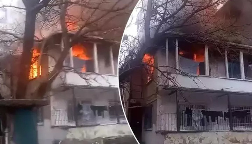 Küçükçekmecede korkutan yangın: Mahsur kalanlar var