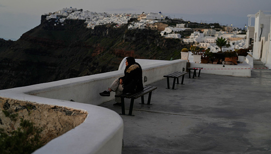 Komşu beşik gibi sallanmaya devam ediyor... Yarım saatte 8 deprem: Turistler tedirgin