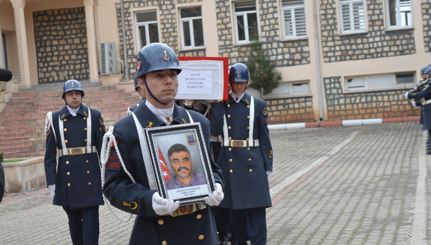 Pençe-Kilit Operasyonu bölgesinde kalp krizi geçiren güvenlik korucusu toprağa verildi