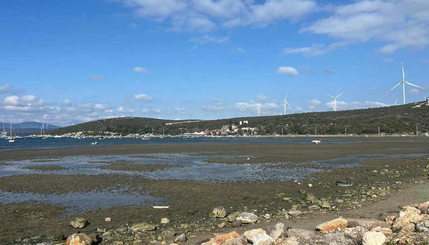 İzmirde deniz çekilmesi devam ediyor İzmirde deniz çekilmesi devam ediyor