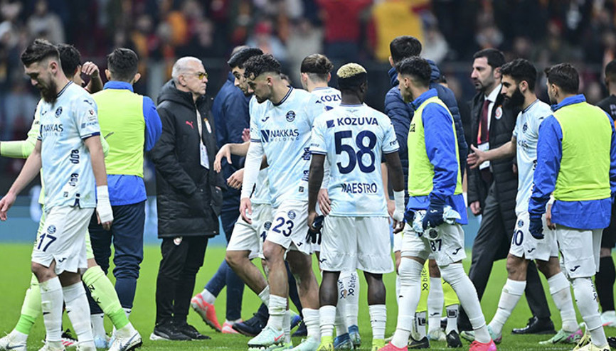 Adana Demirspor neden sahadan çekildi Kulübeyi arayarak kararını bildirdi