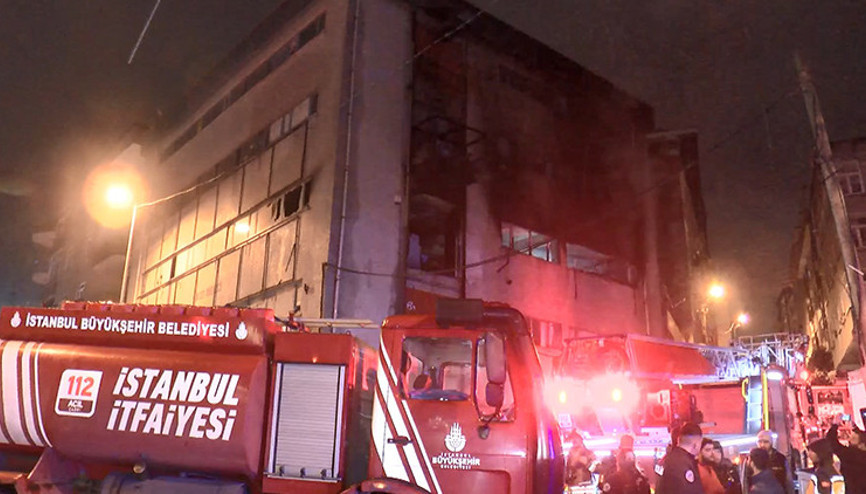 Bağcılarda tekstil atölyesinde yangın: İki kişi hastaneye kaldırıldı