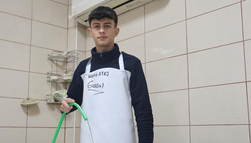 21 yaşındaki gassal, arkadaşlarının talebini anlattı | Gülüyorlar ama hiç gülünecek bir meslek değil