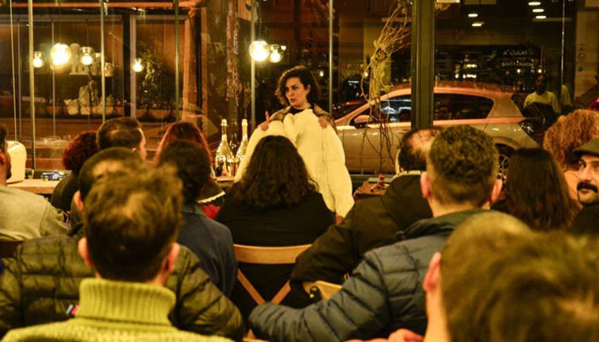 Eski sevgililerden kalan hediyeler açık artırmada satıldı: Atsan atılmaz, satsan satılır dedik