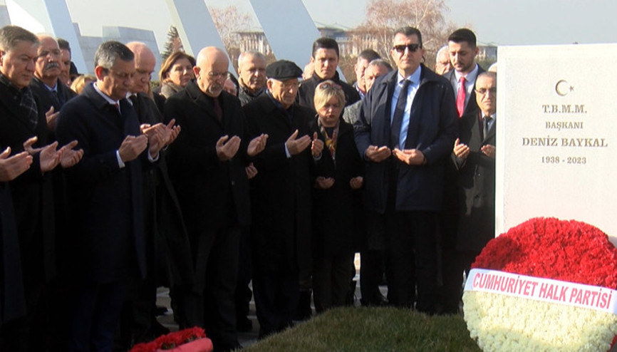 Deniz Baykal vefatının ikinci yılında kabri başında anıldı