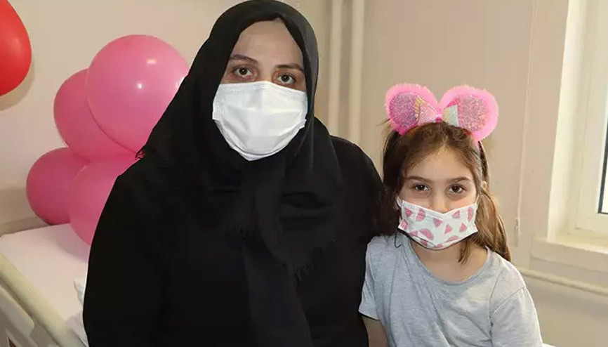 8 yaşındaki Tuğçe, annesinden yapılan nakille sağlığına kavuştu